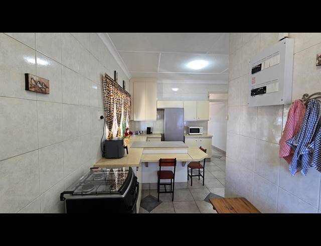 3 BEDROOM FREEHOLD FOR SALE IN SOUTH CREST